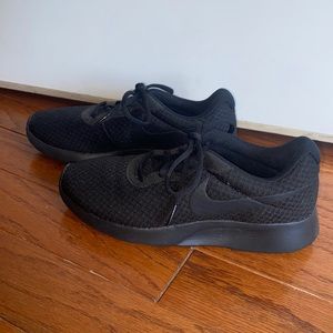 Nike Tennis Shoes Women’s